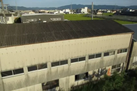 奈良県北葛城郡にある工場の屋根カバー工事の施工事例をご紹介の施工画像