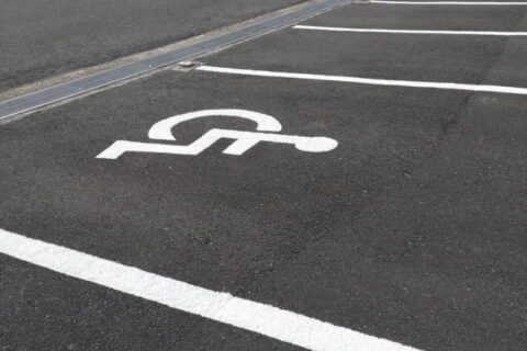 駐車場の白線リフォームで安全性と美観を向上｜ひなたペイントの施工事例とポイント解説