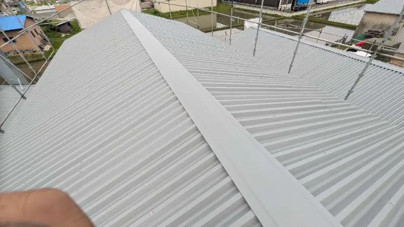 奈良県北葛城郡｜老朽化したスレート屋根を金属屋根で再生の画像