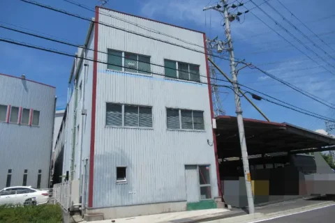 奈良県生駒市の工場(工業所)の外壁塗装、屋根塗装工事の施工事例の施工画像
